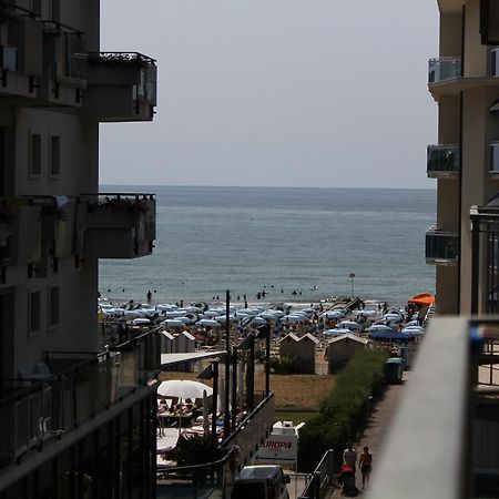 Hotel Azzorre Lido di Jesolo Bagian luar foto