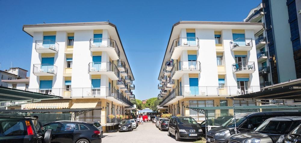 Hotel Azzorre Lido di Jesolo Bagian luar foto