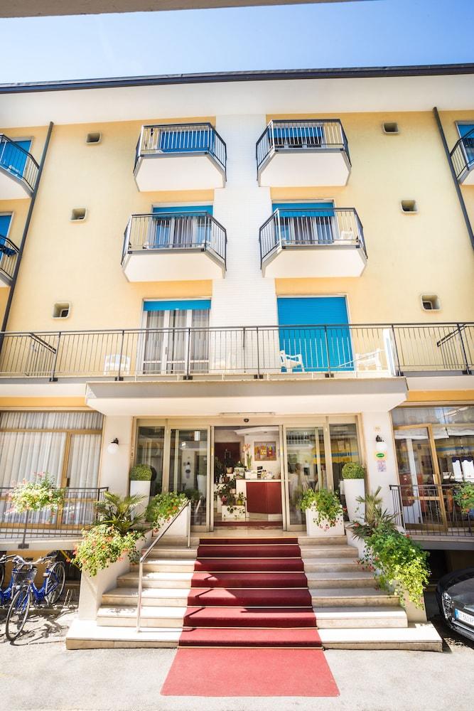 Hotel Azzorre Lido di Jesolo Bagian luar foto