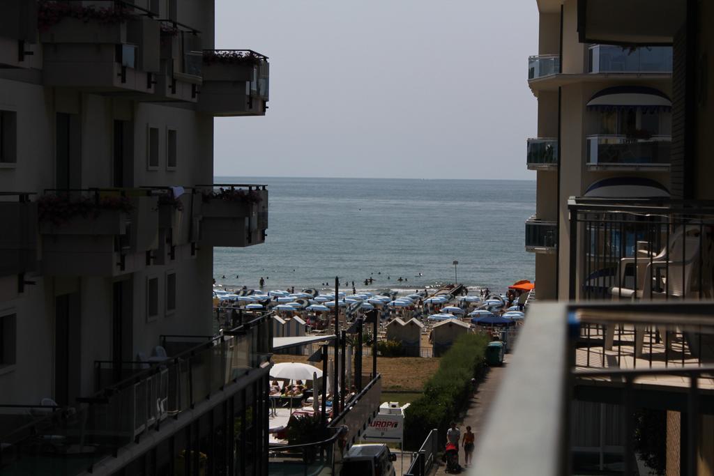 Hotel Azzorre Lido di Jesolo Bagian luar foto
