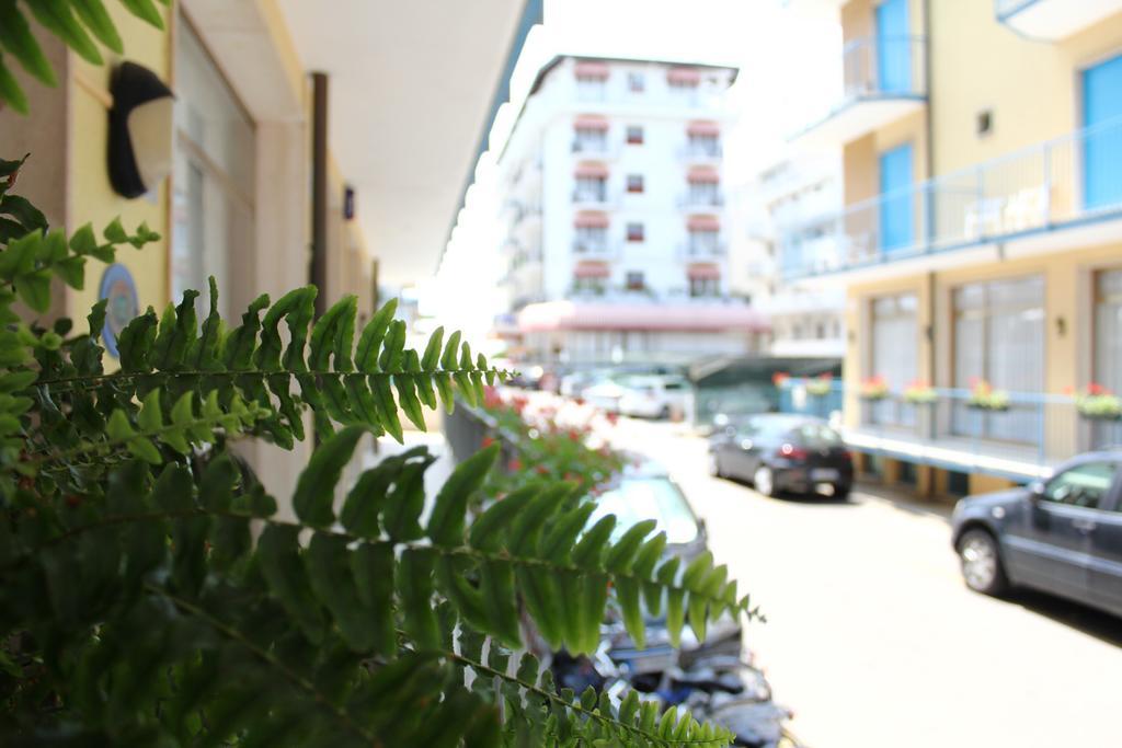Hotel Azzorre Lido di Jesolo Bagian luar foto