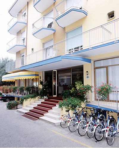 Hotel Azzorre Lido di Jesolo Bagian luar foto