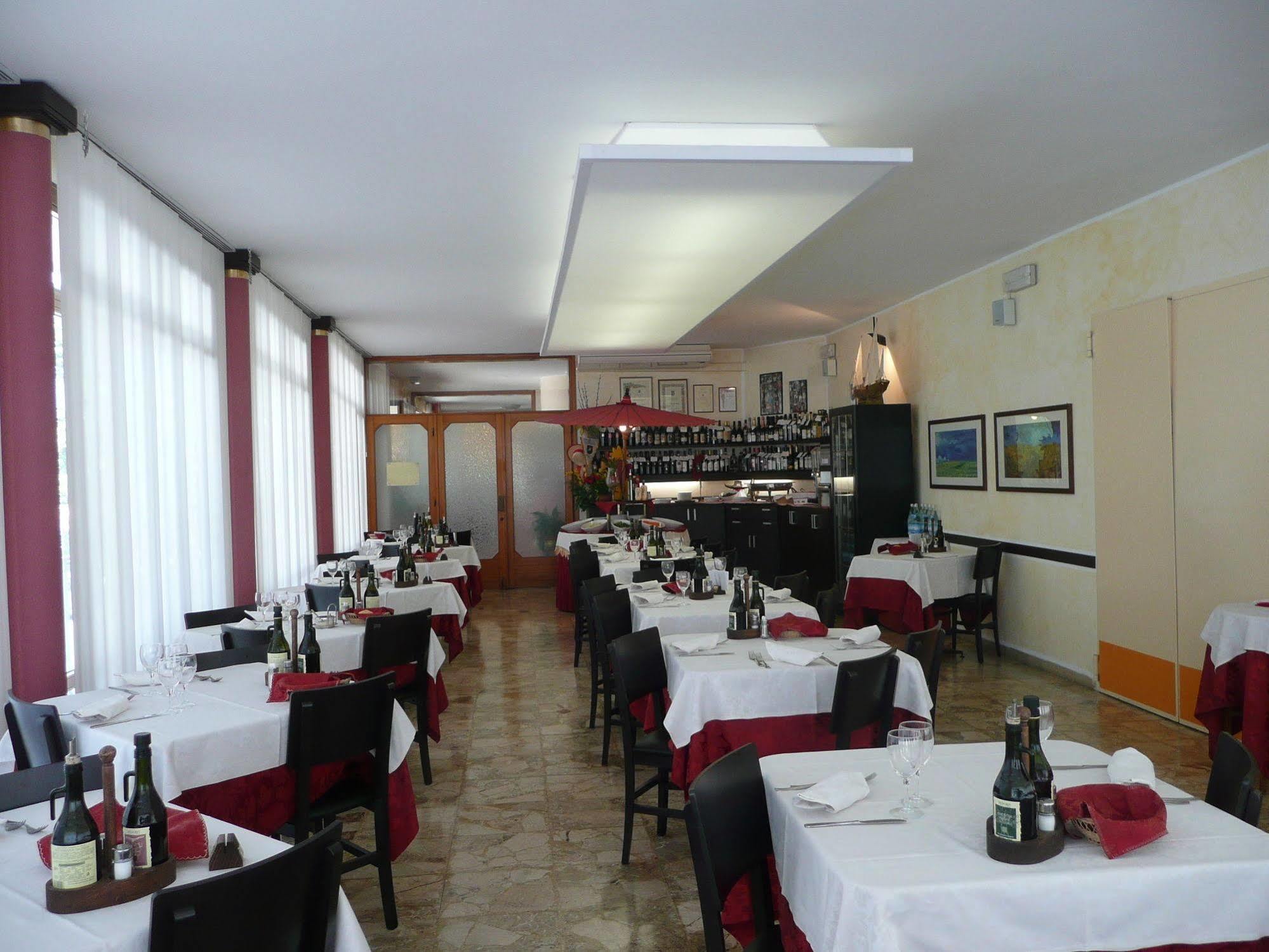 Hotel Azzorre Lido di Jesolo Bagian luar foto
