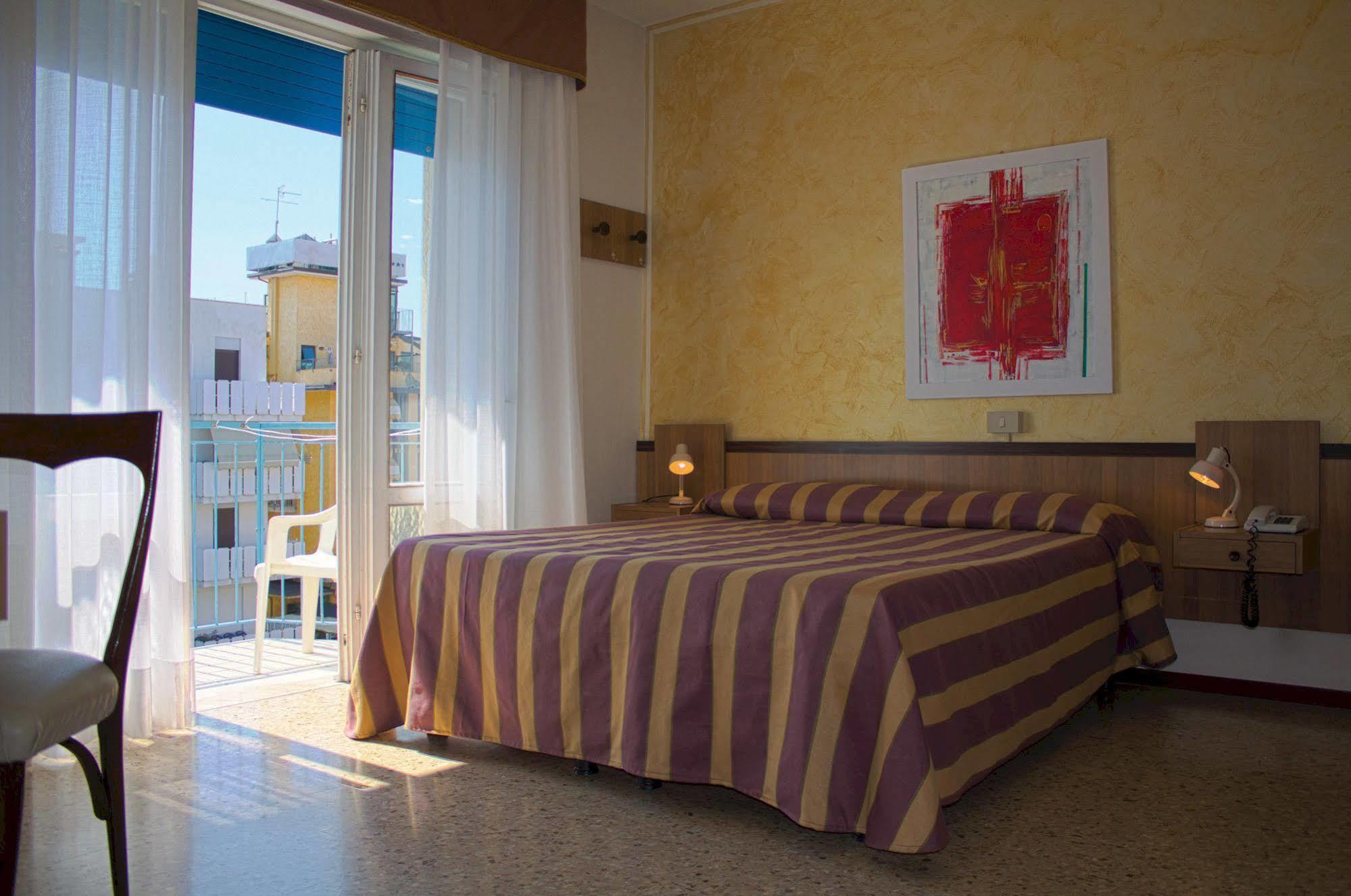 Hotel Azzorre Lido di Jesolo Bagian luar foto